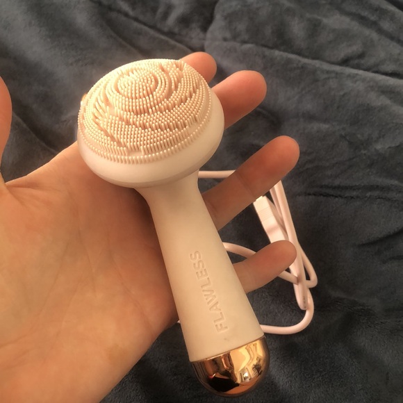 Flawless Face Brush - Picture 9 of 9